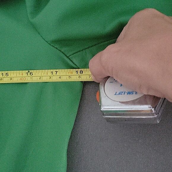 crop leather jacket, size marked 8, but actually between the sizes- 6/8 - Picture 8 of 12